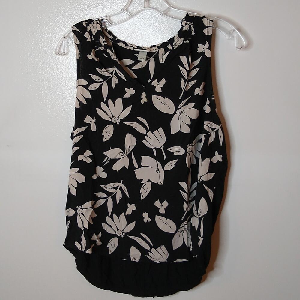 A new day women's Size Large flower black and white sleeveless top.